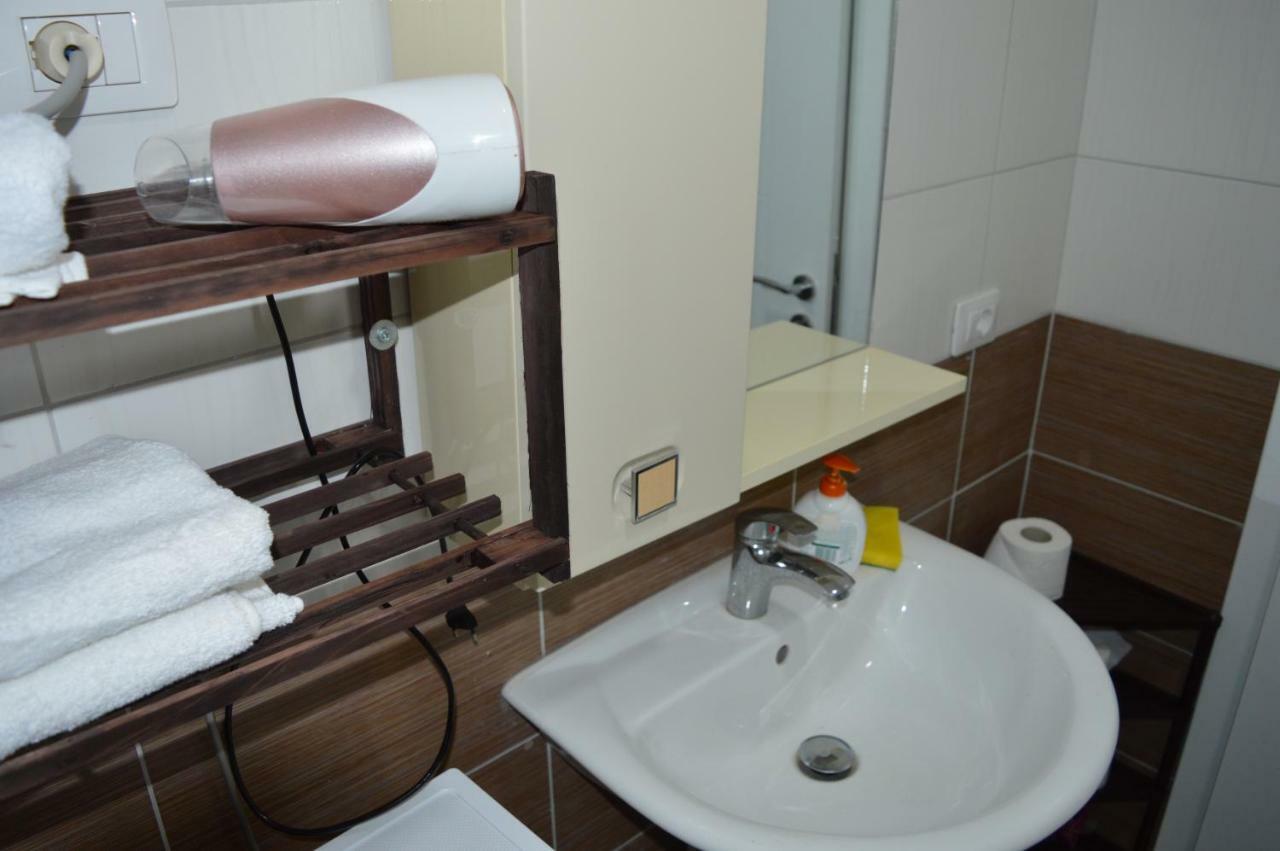 Apartment Bllaca Shengjin Exterior photo